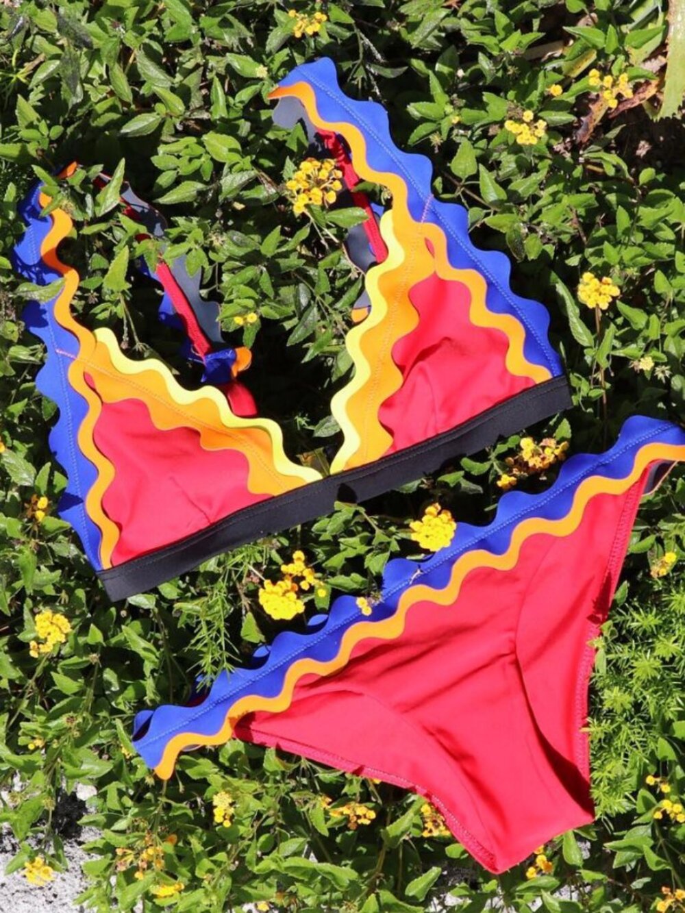 Rye Cackle Bikini Set w/ Contrasting Scalloped Trim, Red, Size XS, EUC